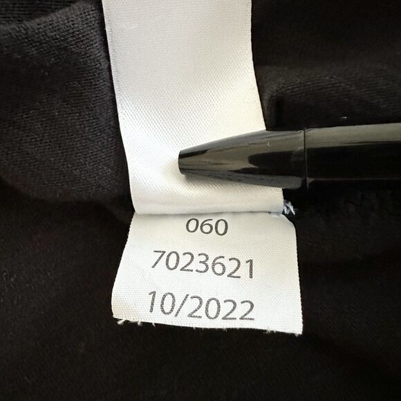 CeCe Short Sleeve Top Size S Black Eyelet Flutter Sleeve Crewneck T-Shirt - Picture 7 of 7